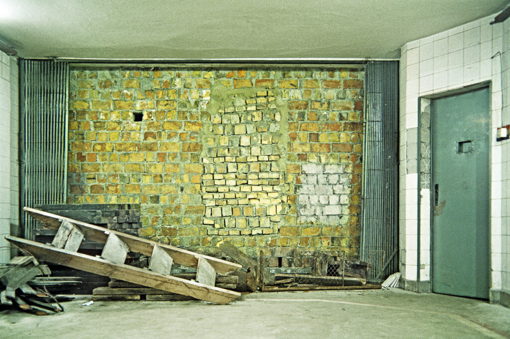 Bricked up exit of U-Bahnhof Potsdamer Platz